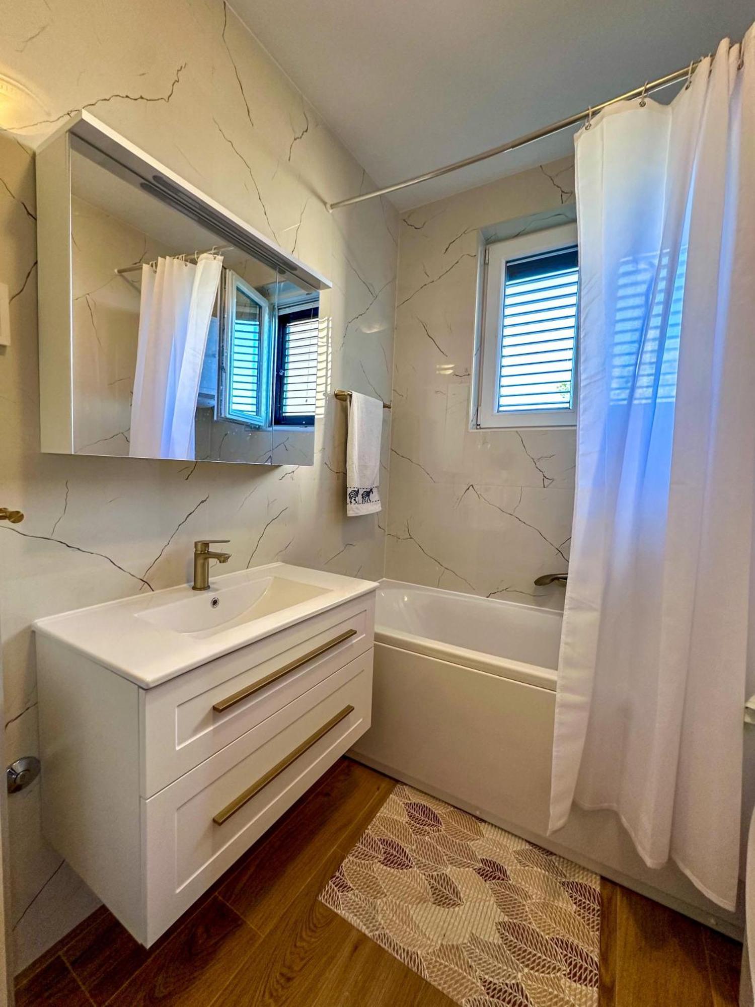 Apartment Ana Бетина Екстериор снимка