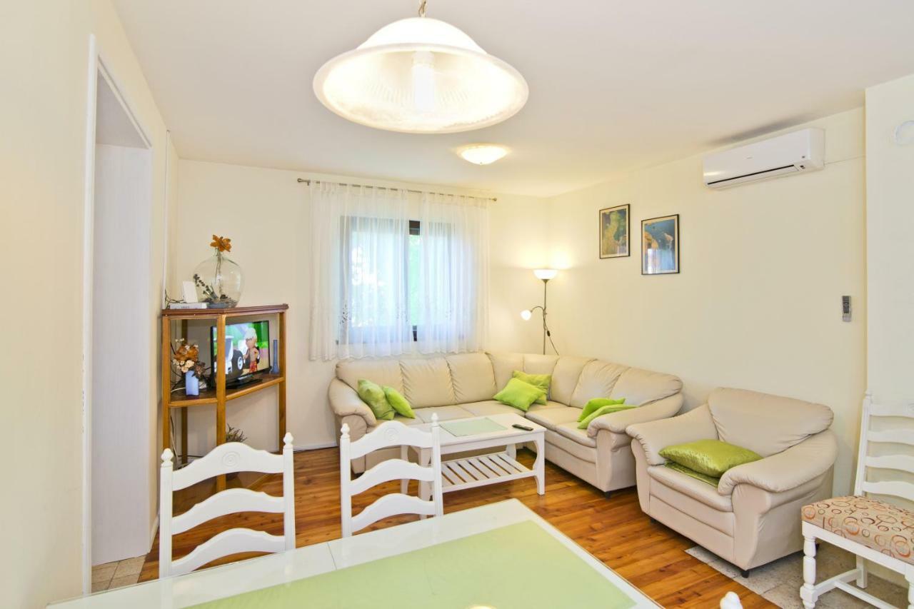 Apartment Ana Бетина Екстериор снимка